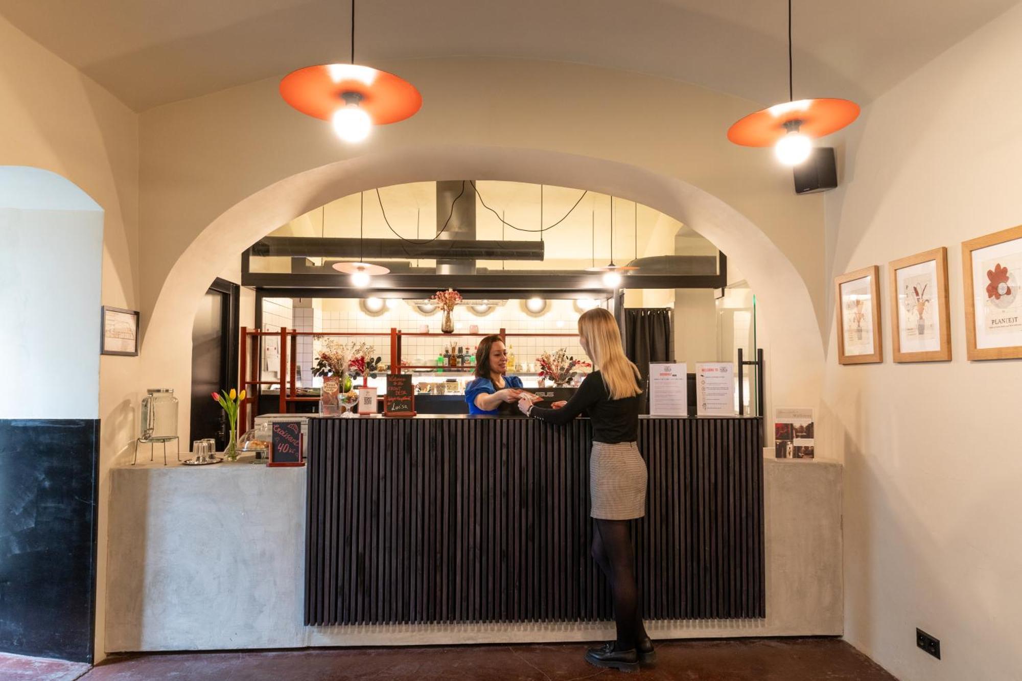 Amadeus Hostel *